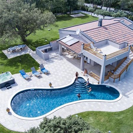 Villa Golden Root Real Estate Сан-Теодоро Экстерьер фото