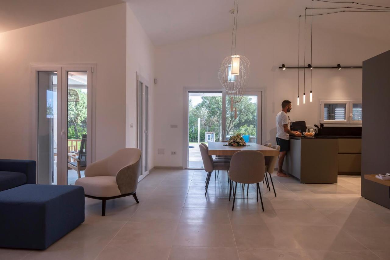 Villa Golden Root Real Estate Сан-Теодоро Экстерьер фото