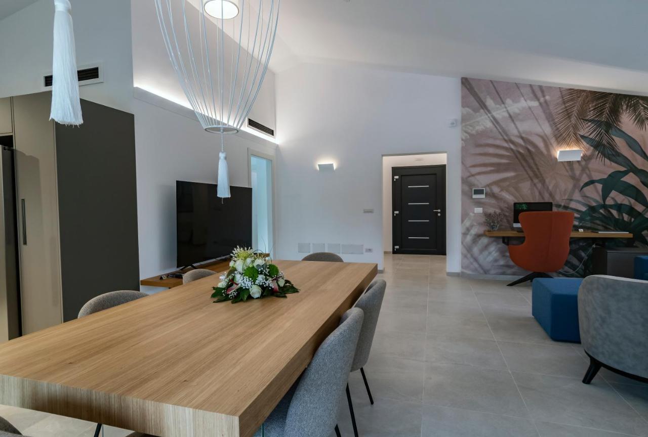 Villa Golden Root Real Estate Сан-Теодоро Экстерьер фото