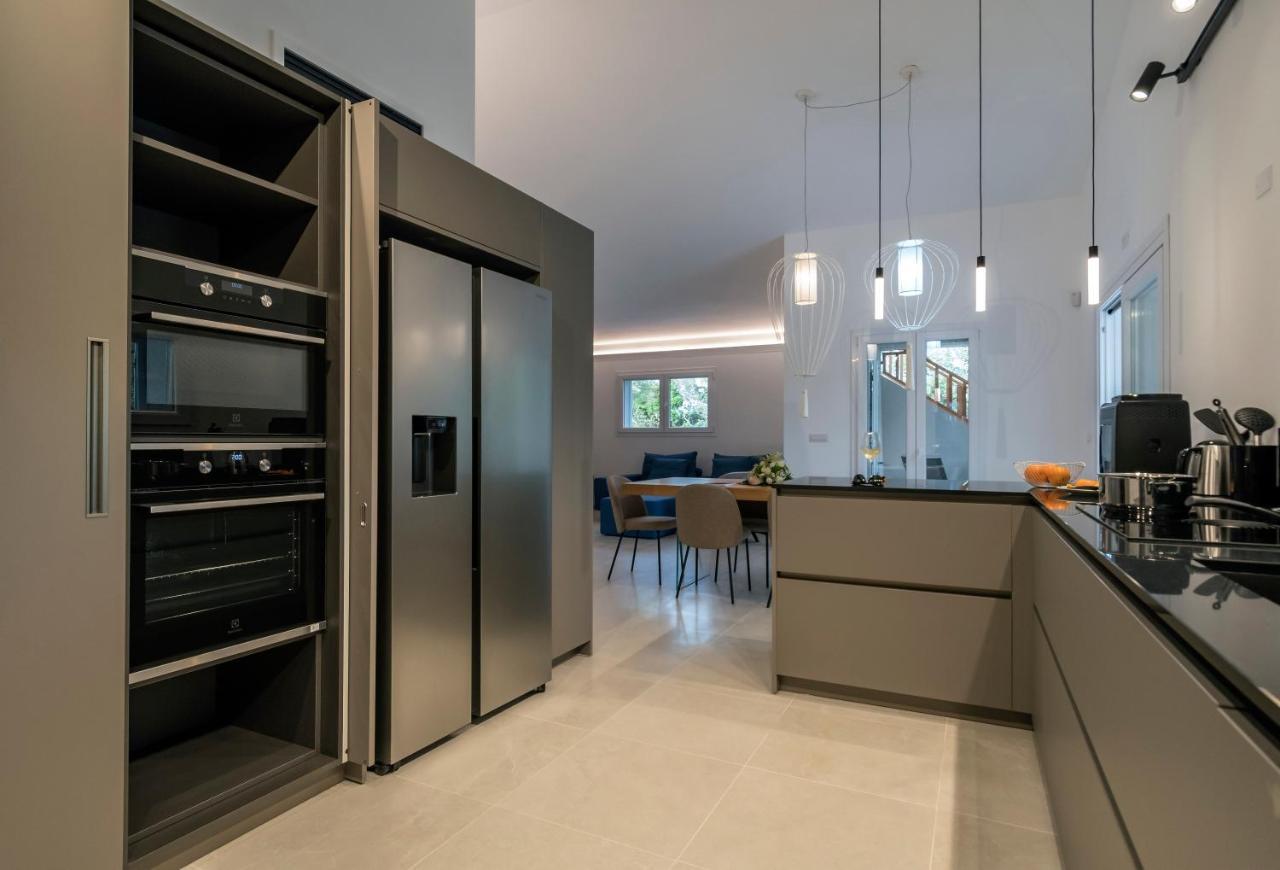 Villa Golden Root Real Estate Сан-Теодоро Экстерьер фото