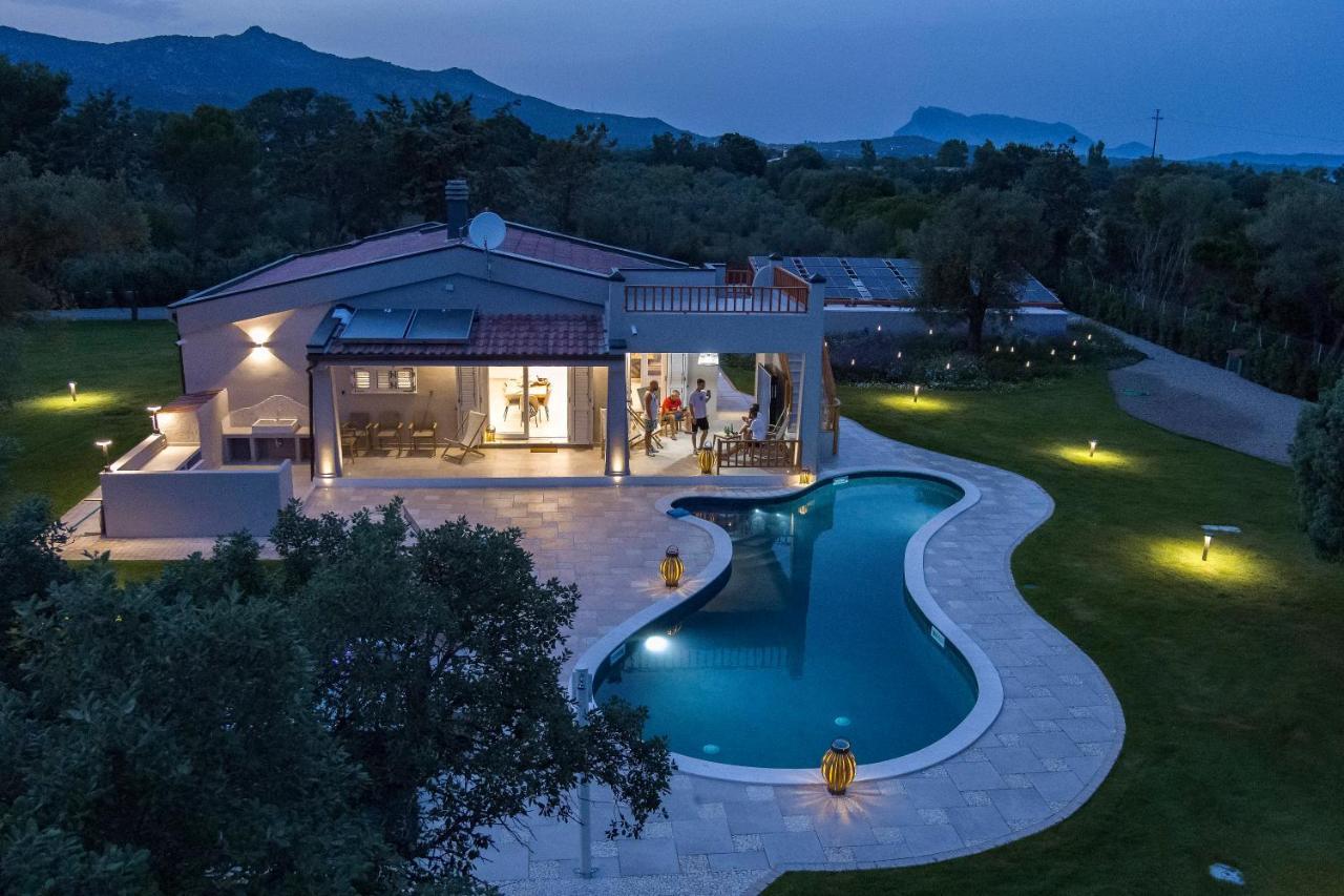 Villa Golden Root Real Estate Сан-Теодоро Экстерьер фото