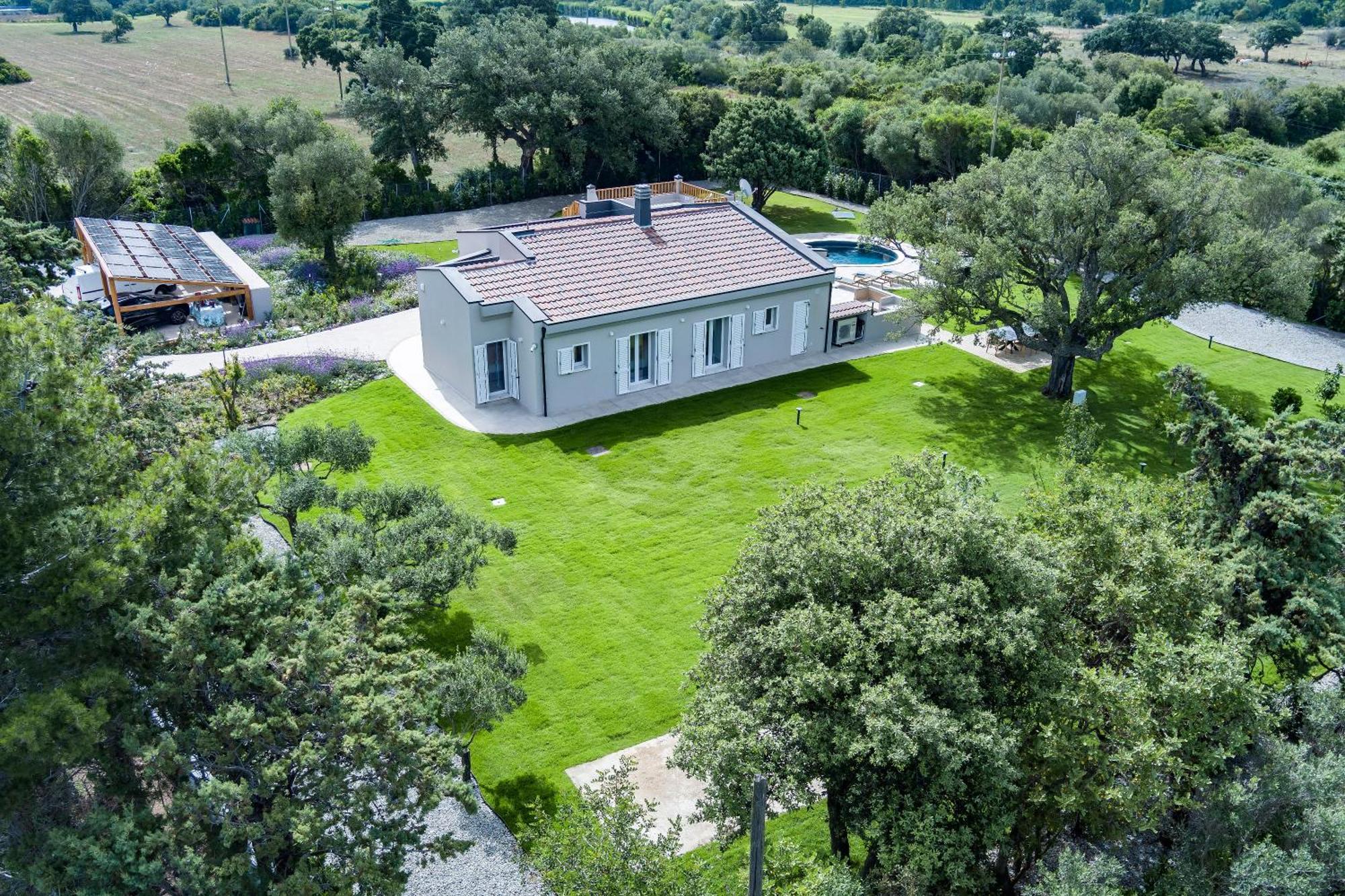 Villa Golden Root Real Estate Сан-Теодоро Экстерьер фото